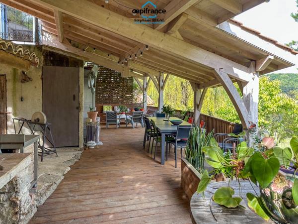 Propriete à vendre 12 pièces FOULAYRONNES (47) Maison de 315 m2 + gîte sur terrain clos de 8,7ha.