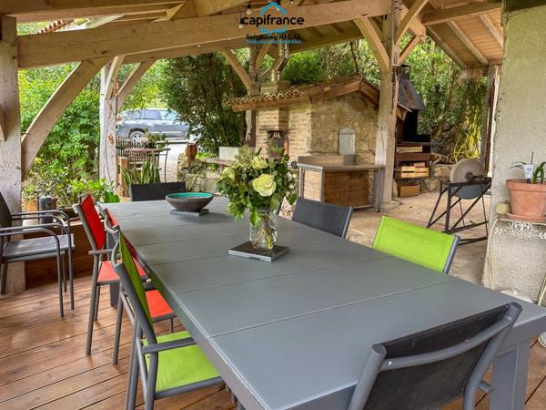 Propriete à vendre 12 pièces FOULAYRONNES (47) Maison de 315 m2 + gîte sur terrain clos de 8,7ha.