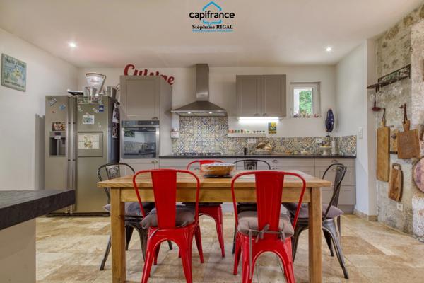 Propriete à vendre 12 pièces FOULAYRONNES (47) Maison de 315 m2 + gîte sur terrain clos de 8,7ha.