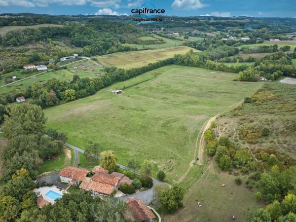 Propriete à vendre 12 pièces FOULAYRONNES (47) Maison de 315 m2 + gîte sur terrain clos de 8,7ha.