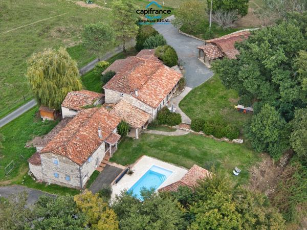 Propriete à vendre 12 pièces FOULAYRONNES (47) Maison de 315 m2 + gîte sur terrain clos de 8,7ha.