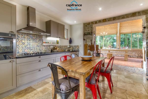 Propriete à vendre 12 pièces FOULAYRONNES (47) Maison de 315 m2 + gîte sur terrain clos de 8,7ha.