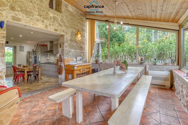 Propriete à vendre 12 pièces FOULAYRONNES (47) Maison de 315 m2 + gîte sur terrain clos de 8,7ha.