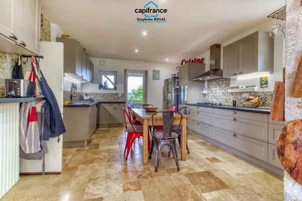 Propriete à vendre 12 pièces FOULAYRONNES (47) Maison de 315 m2 + gîte sur terrain clos de 8,7ha.