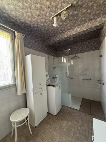 LAIGNES (21) maison de 205m² ,année 1980 ,avec sous-sol , garages et terrain de 2000m² proche de l'autoroute. Laignes (21330)