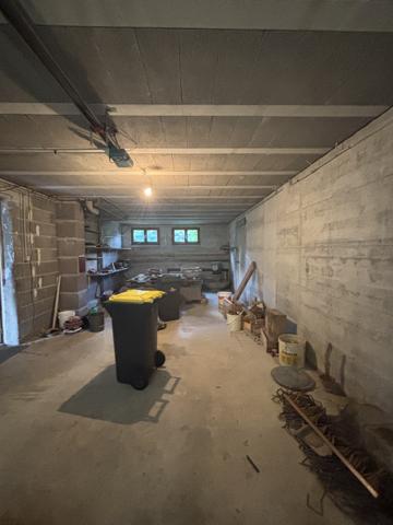 LAIGNES (21) maison de 205m² ,année 1980 ,avec sous-sol , garages et terrain de 2000m² proche de l'autoroute. Laignes (21330)