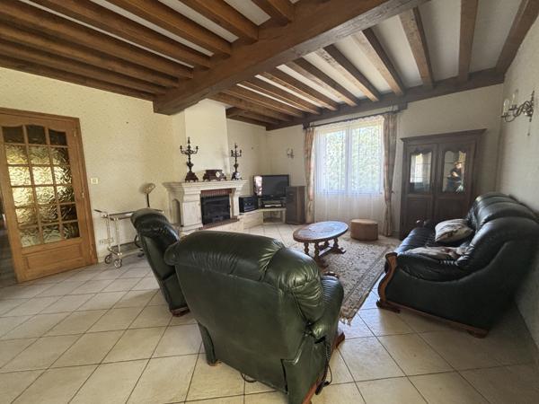 LAIGNES (21) maison de 205m² ,année 1980 ,avec sous-sol , garages et terrain de 2000m² proche de l'autoroute. Laignes (21330)