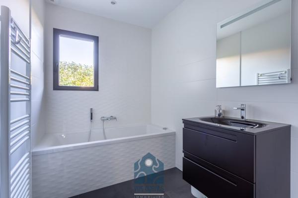 Villa 6 pièce(s) 4 chambre(s) 170 m²