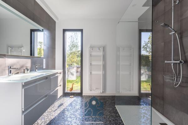 Villa 6 pièce(s) 4 chambre(s) 170 m²
