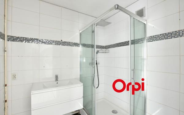 Appartement à vendre    3 pièces • 72,04 m2 Pierre-Bénite