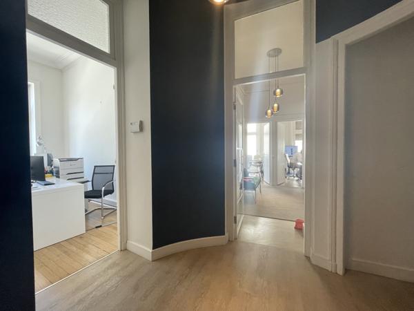 Bureaux à louer à Nantes hypercentre dans immeuble haussmannien avec vue
