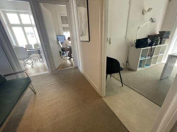 Bureaux à louer à Nantes hypercentre dans immeuble haussmannien avec vue