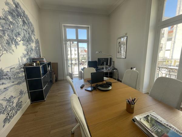 Bureaux à louer à Nantes hypercentre dans immeuble haussmannien avec vue