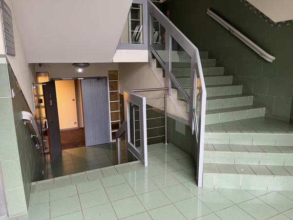 Bureaux à vendre en rez de chaussée à Cergy avec accès PMR et parkings