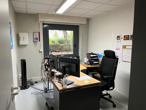 Bureaux à vendre en rez de chaussée à Cergy avec accès PMR et parkings