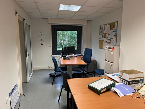 Bureaux à vendre en rez de chaussée à Cergy avec accès PMR et parkings