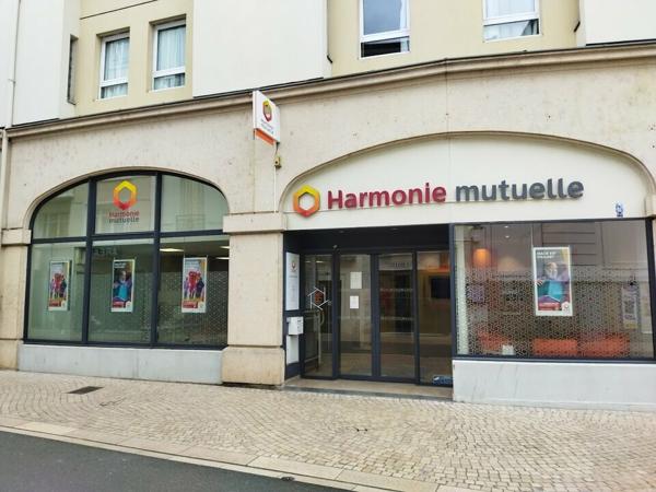 A LOUER BUREAUX COMMERCIAUX IDÉALEMENT SITUÉ EN CENTRE VILLE DE POITIERS - 163m²