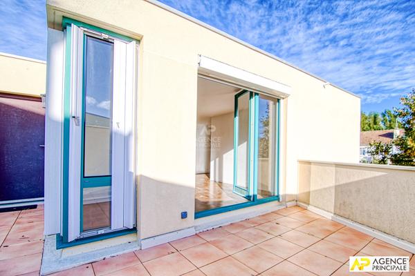 Versailles Glatigny - Appartement 4 pièces 88 m2 situé au 2e et dernier étage avec terrasse de 21 m², cave et box 460 000 € **  - Référence  28065