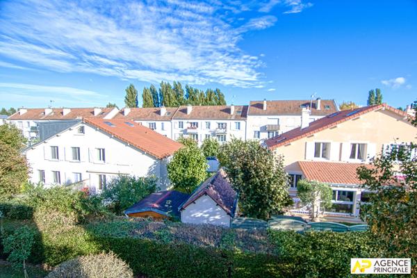 Versailles Glatigny - Appartement 4 pièces 88 m2 situé au 2e et dernier étage avec terrasse de 21 m², cave et box 460 000 € **  - Référence  28065