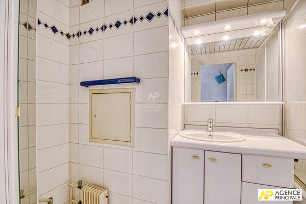 Versailles Glatigny - Appartement 4 pièces 88 m2 situé au 2e et dernier étage avec terrasse de 21 m², cave et box 460 000 € **  - Référence  28065