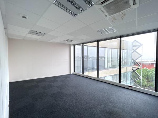 Bureaux à louer 504 m² à Lormont avec accès tramway immédiat