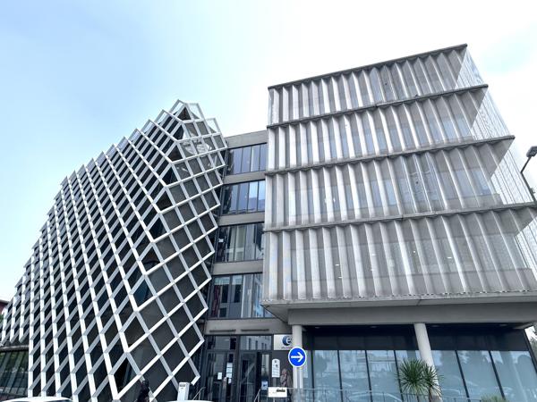 Bureaux à louer 504 m² à Lormont avec accès tramway immédiat