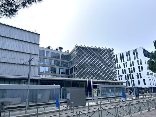 Bureaux à louer 504 m² à Lormont avec accès tramway immédiat