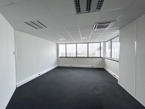 Bureaux à louer 504 m² à Lormont avec accès tramway immédiat