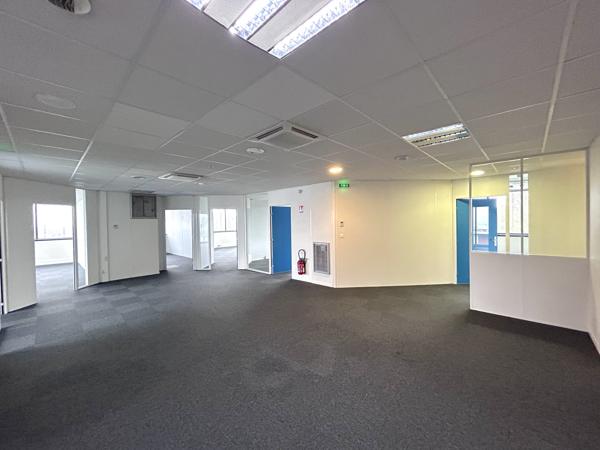 Bureaux à louer 504 m² à Lormont avec accès tramway immédiat