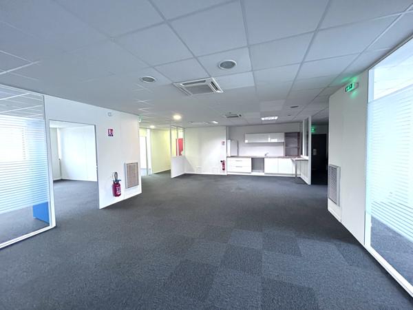 Bureaux à louer 504 m² à Lormont avec accès tramway immédiat