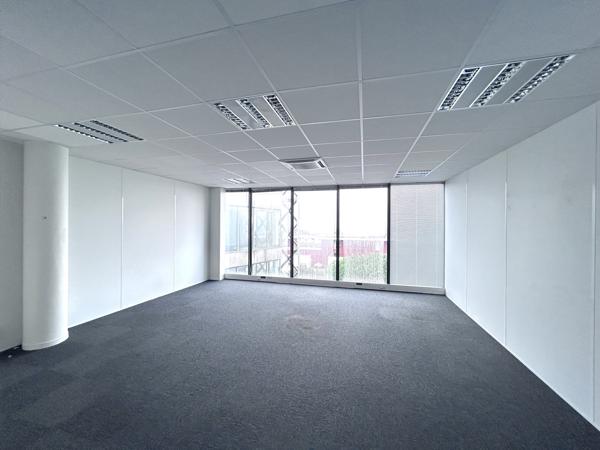 Bureaux à louer 504 m² à Lormont avec accès tramway immédiat