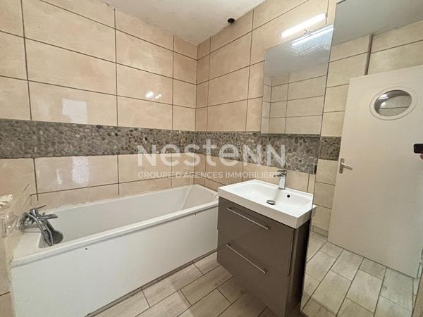 Maison style architecte des années 70 dans un cadre exceptionnel et lumineux.