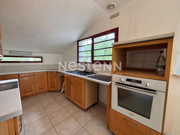 Maison style architecte des années 70 dans un cadre exceptionnel et lumineux.