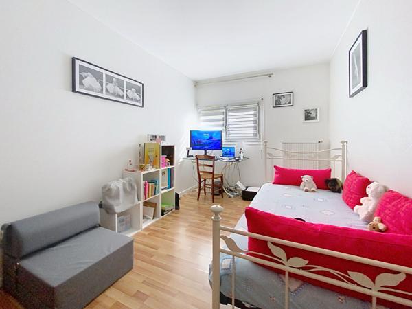 Appartement de 4 pièces de 96 m², avec stationnement et jardinets sur Angers quartier Clinique de l'Anjou