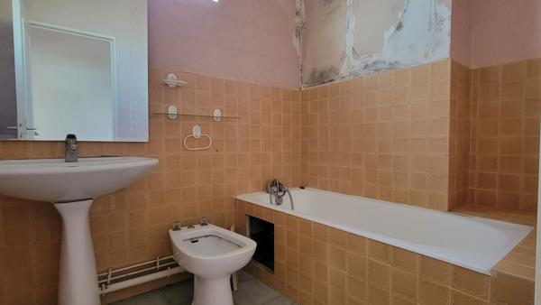 Appartement 4 pièces de 88 m2 avec balcons et box