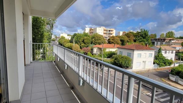 Appartement 4 pièces de 88 m2 avec balcons et box