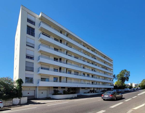 Appartement 4 pièces de 88 m2 avec balcons et box