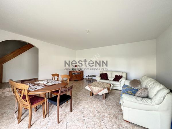 Maison à vendre à Segré d'environ 167m2 composée de 5 chambres, dont une au rez-de-chaussée, et un terrain de 1000m2