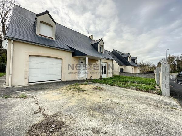 Maison à vendre à Segré d'environ 167m2 composée de 5 chambres, dont une au rez-de-chaussée, et un terrain de 1000m2