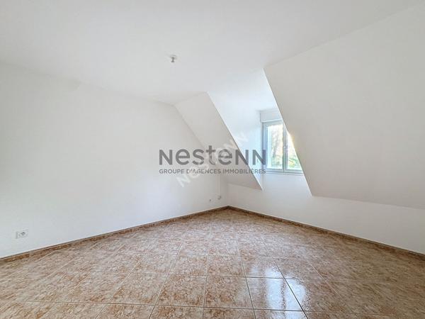 Maison à vendre à Segré d'environ 167m2 composée de 5 chambres, dont une au rez-de-chaussée, et un terrain de 1000m2