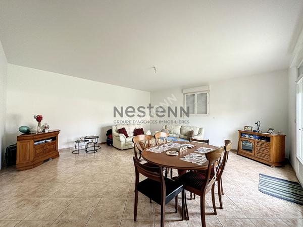 Maison à vendre à Segré d'environ 167m2 composée de 5 chambres, dont une au rez-de-chaussée, et un terrain de 1000m2