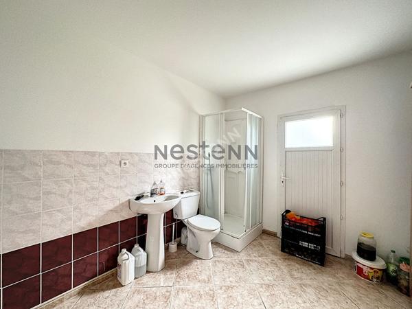 Maison à vendre à Segré d'environ 167m2 composée de 5 chambres, dont une au rez-de-chaussée, et un terrain de 1000m2