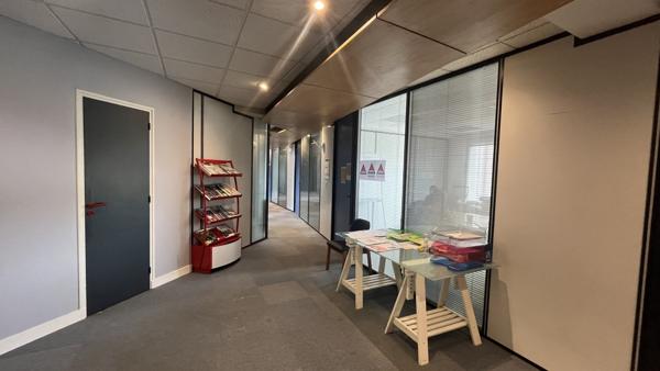 À vendre : Bureaux lumineux de 422 m² en hyper centre d'Orléans avec parkings inclus !
