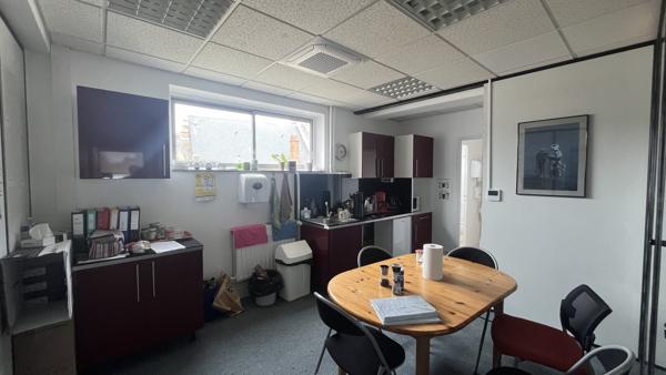 À vendre : Bureaux lumineux de 422 m² en hyper centre d'Orléans avec parkings inclus !