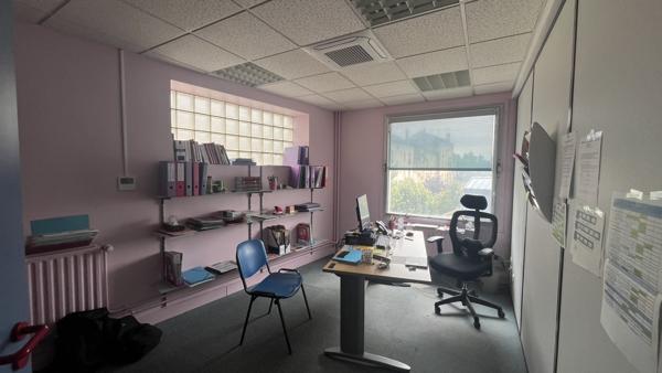 À vendre : Bureaux lumineux de 422 m² en hyper centre d'Orléans avec parkings inclus !