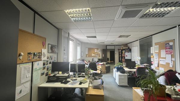 À vendre : Bureaux lumineux de 422 m² en hyper centre d'Orléans avec parkings inclus !