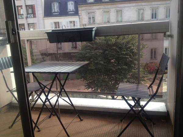 Magnifique Studio ensoleillé avec Balcon à qqs mn à pied du Métro Pont de Neuilly