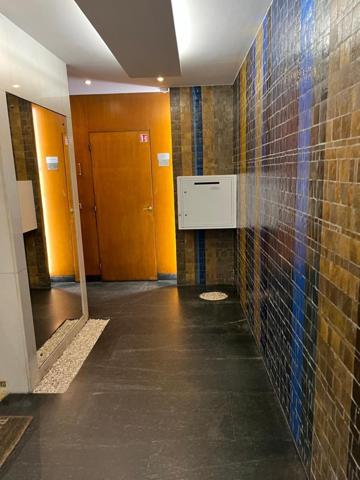 Magnifique Studio ensoleillé avec Balcon à qqs mn à pied du Métro Pont de Neuilly