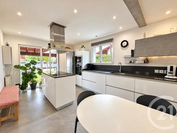 Maison à vendre  5 pièces - 119 m 2   URRUGNE  - 64