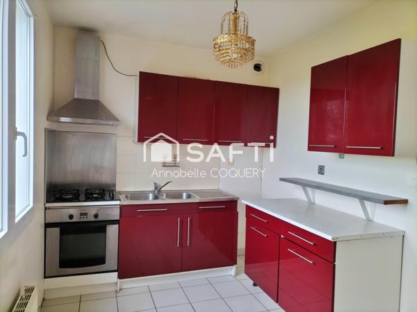 Maison familiale dans quartier résidentiel calme.